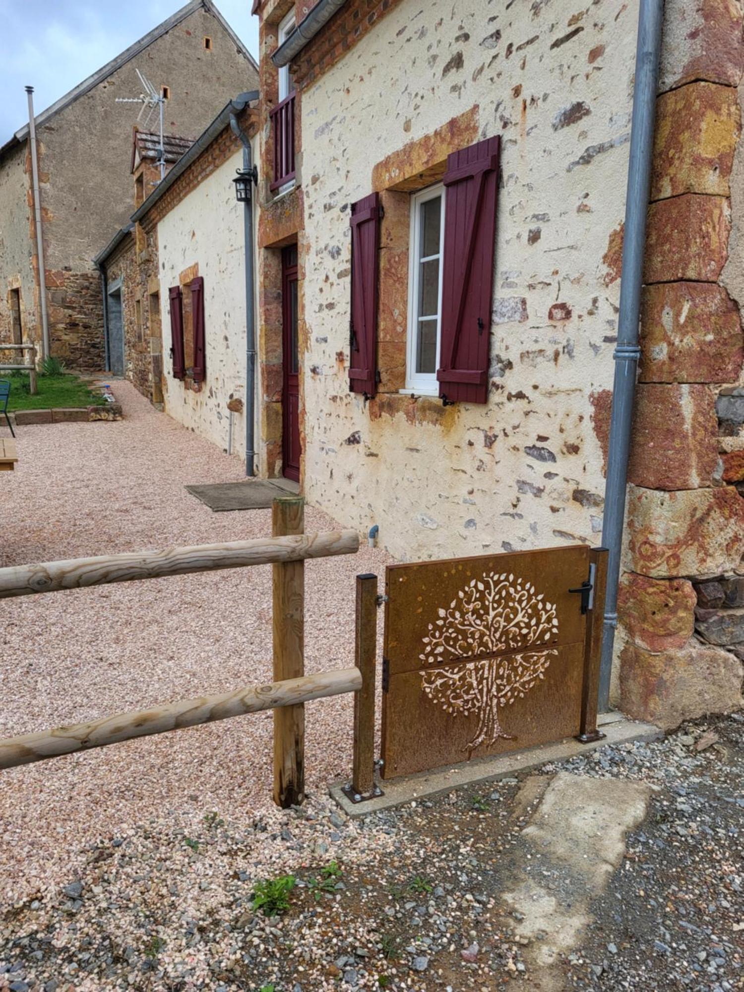 Gite Au Centre De La France Vesdun Екстериор снимка